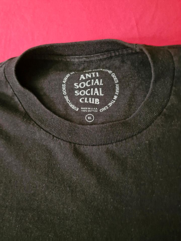 Anti Social Social Club Tshirt Xl in Berlin