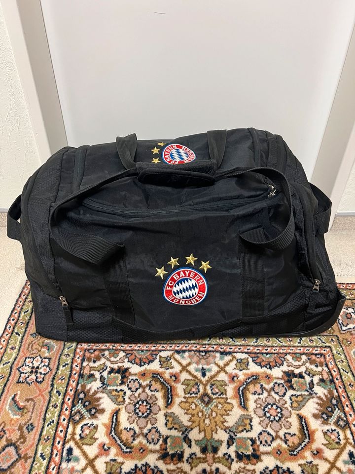 FC Bayern München Reisetasche/ Trolley in Hamburg