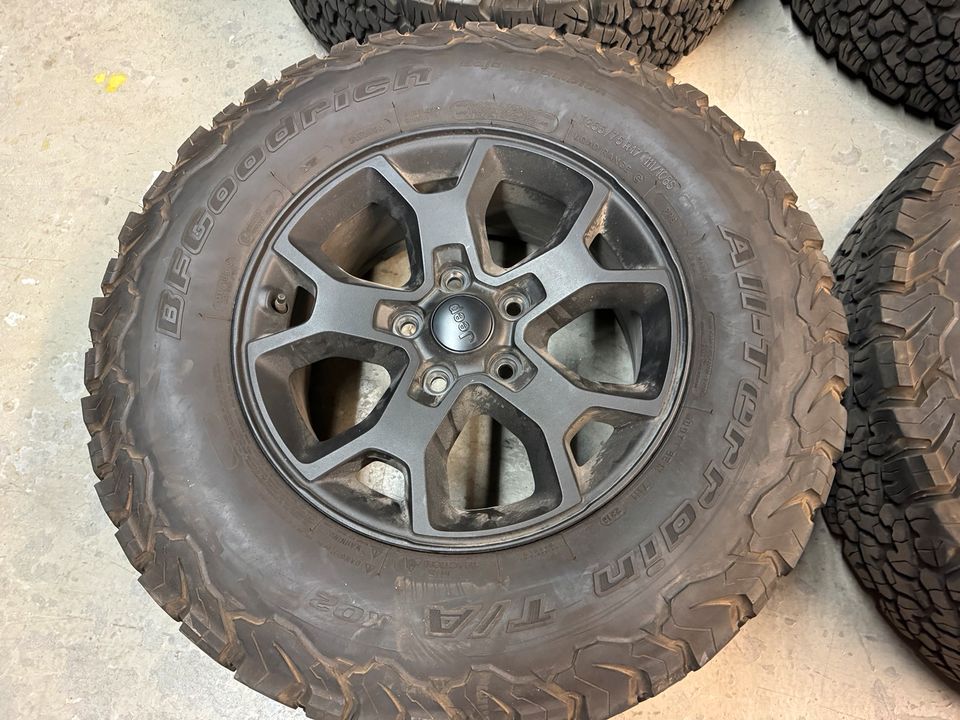 5x Jeep Wrangler/ Rubicon  BF Goodrich Räder in Weinstadt