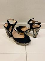 Buffalo Plateau Sandalen High Heels schwarz Größe 37 Hessen - Seligenstadt Vorschau