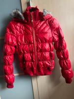 Rote Jacke mit Daunen Gr.S Hessen - Sennhütte Vorschau