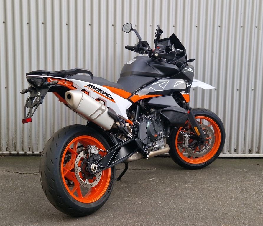 KTM 890 SMT 2023 mit Tech Pack in Düsseldorf