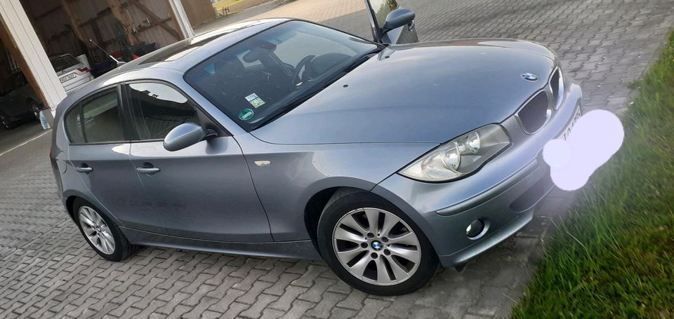 BMW 118 i mit vielen neu teilen in Sachsenkam