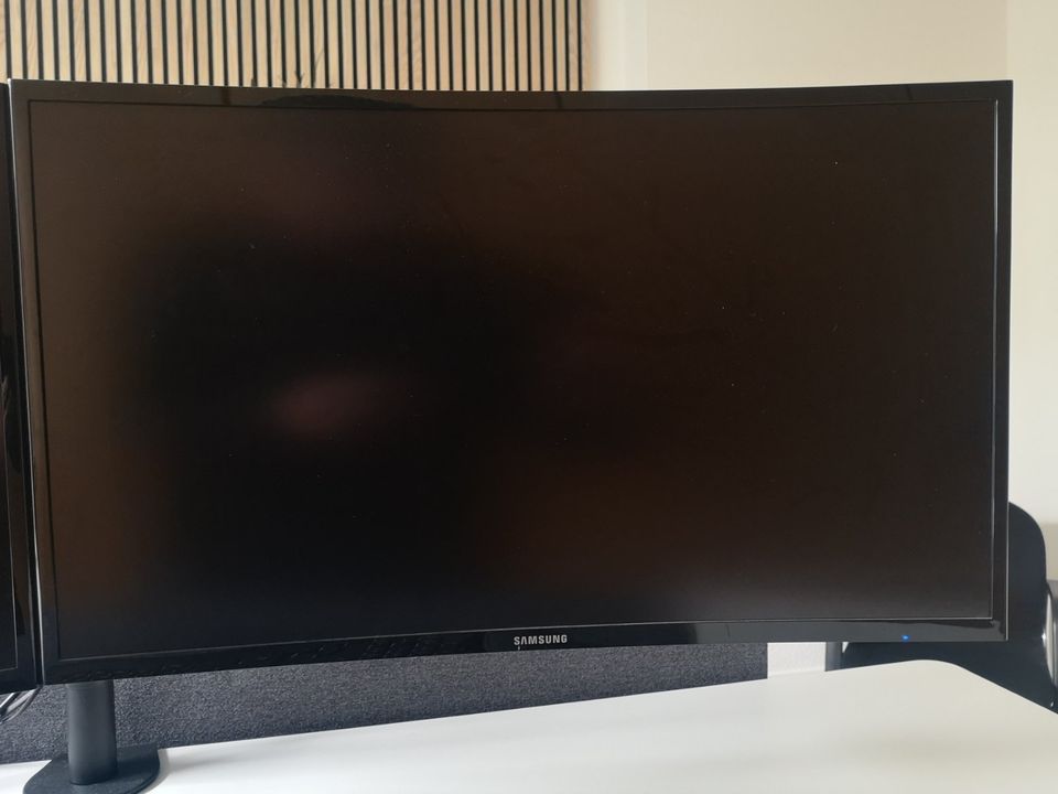 Samsung Curved Monitor C27F396FHU - 69 c gebraucht, 110 Euro* in Leipzig