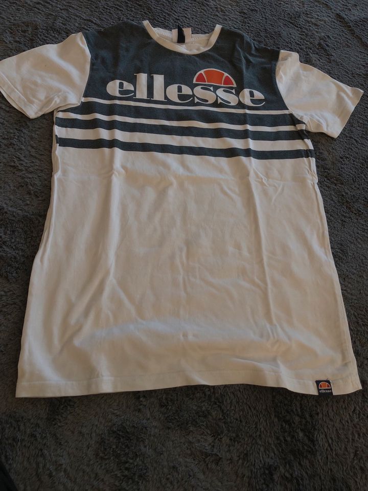 Ellesse T Shirt in Urbar