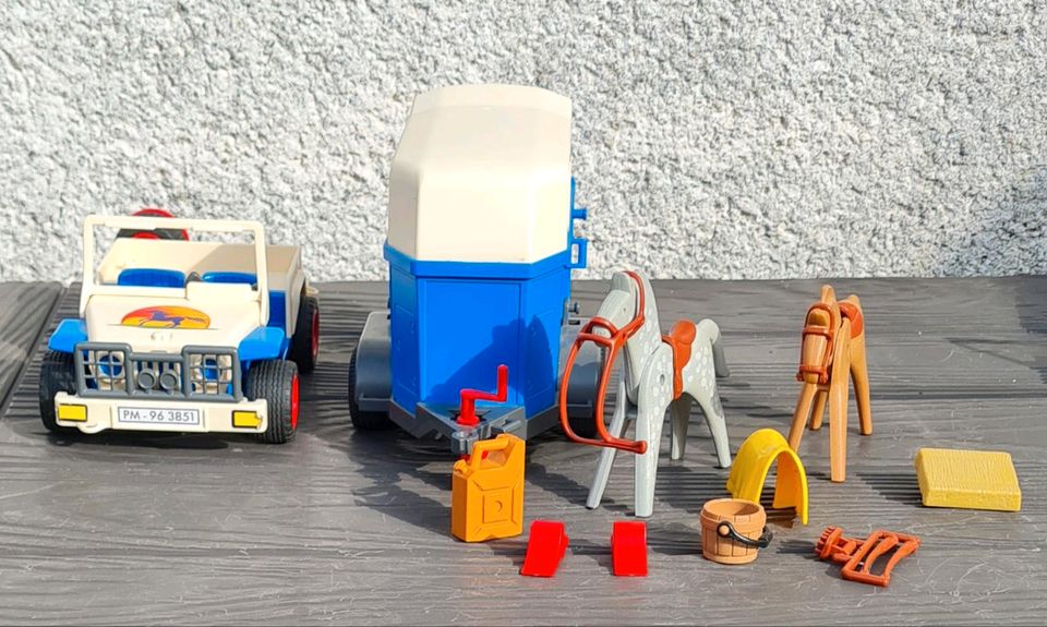 Playmobil:  Jeep mit Pferdeanhänger und Pferde. in Itzehoe