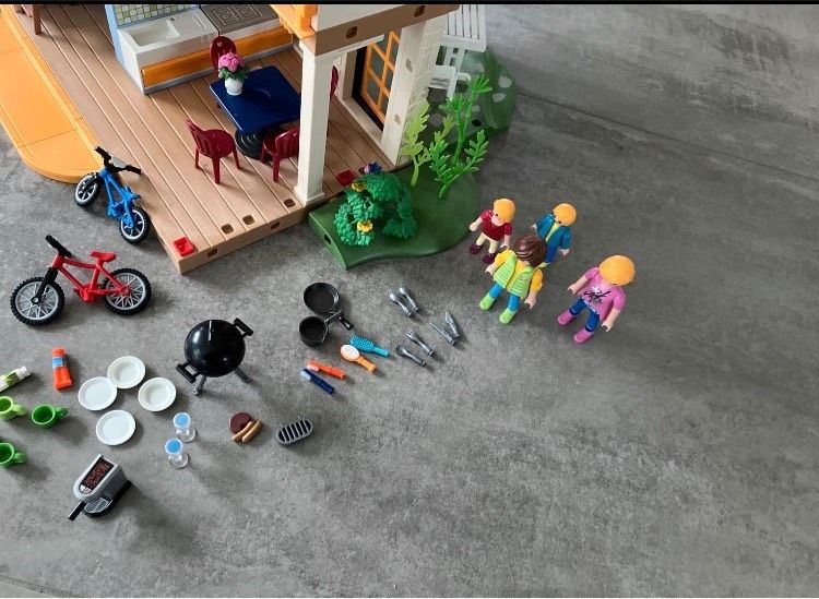 Playmobil Ferienhaus mit Boot und Teich in Zarrendorf