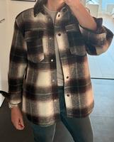 Hemdbluse wie NEU von H&M Übergangs-Jacke braun beige Filzoptik Nordrhein-Westfalen - Ense Vorschau