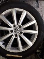 VW Alufelge mit gebrauchten Winterreifen Marke Continental Nordrhein-Westfalen - Neuss Vorschau