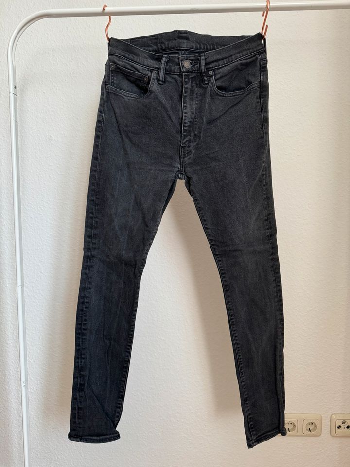 Levi’s 519 Skinny Jeans Schwarz in Hamburg