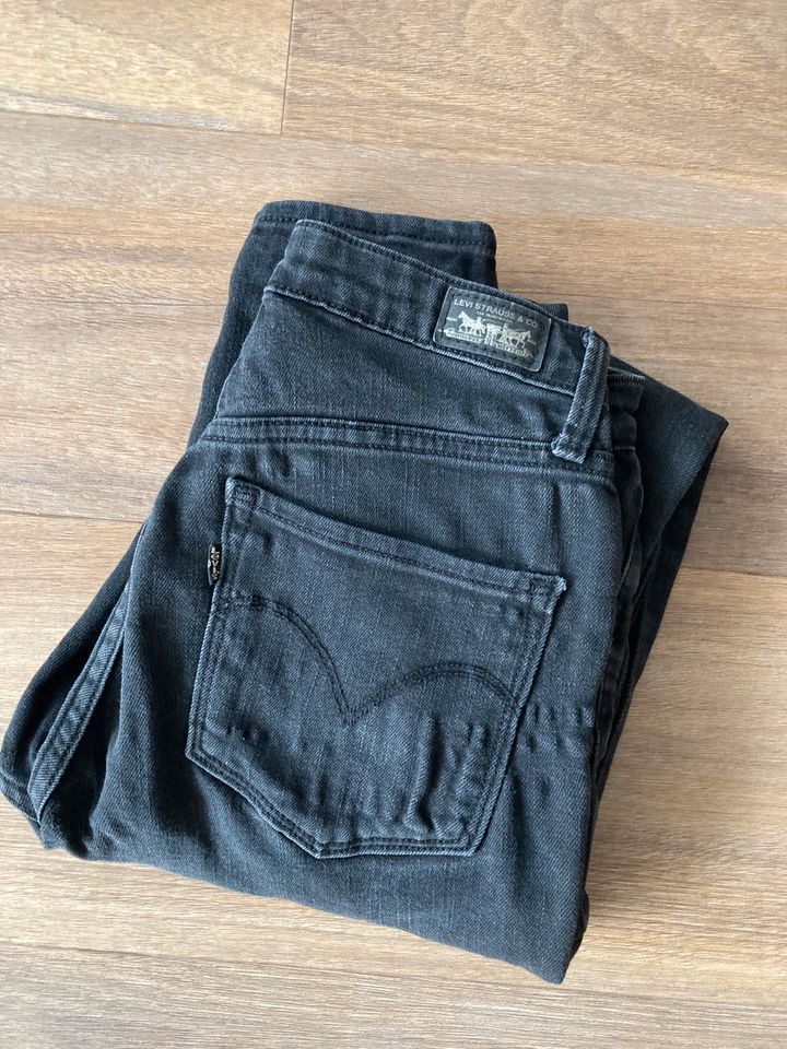 Levi’s skinny Jeans W25 L30 schwarz dunkelgrau in Berlin