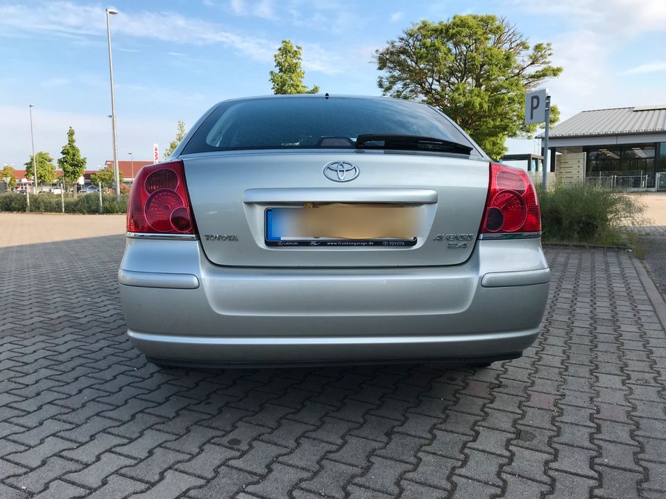 Toyota Avensis 2.4 Automat in Hemau