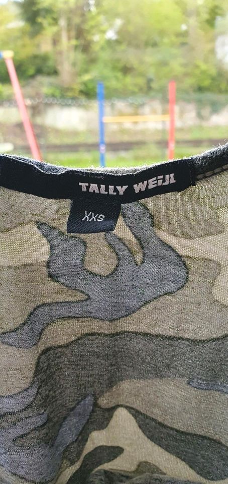 Tally Weijl Top Camouflage khaki grün XXS in Achern