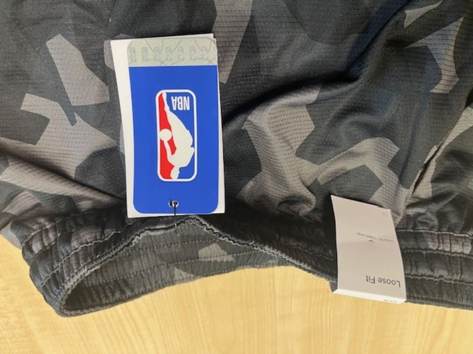 Basketball Shorts Nike Camouflage S NEU in Dresden