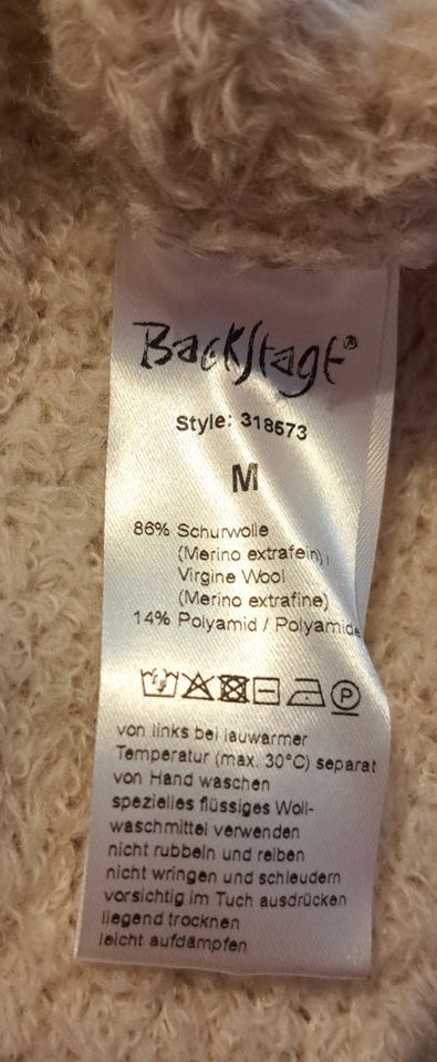 Sehr kuschelige Strickjacke der Marke "Backstage" in Größe M. in Bordesholm