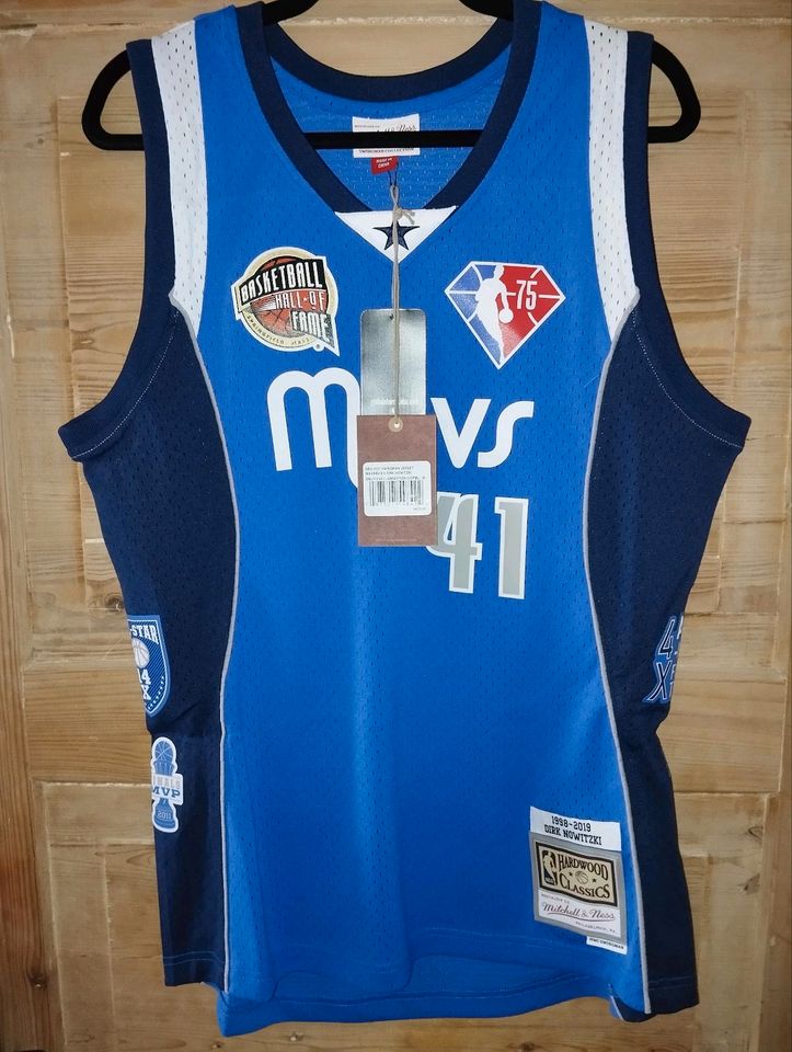 Mitchell & Ness Dirk Nowitzki Hall of Fame Swingman Jersey in Igersheim