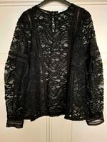 Neuwertig Mango Bluse gehäkelt Schwarz Gr. M romantisch Niedersachsen - Hildesheim Vorschau