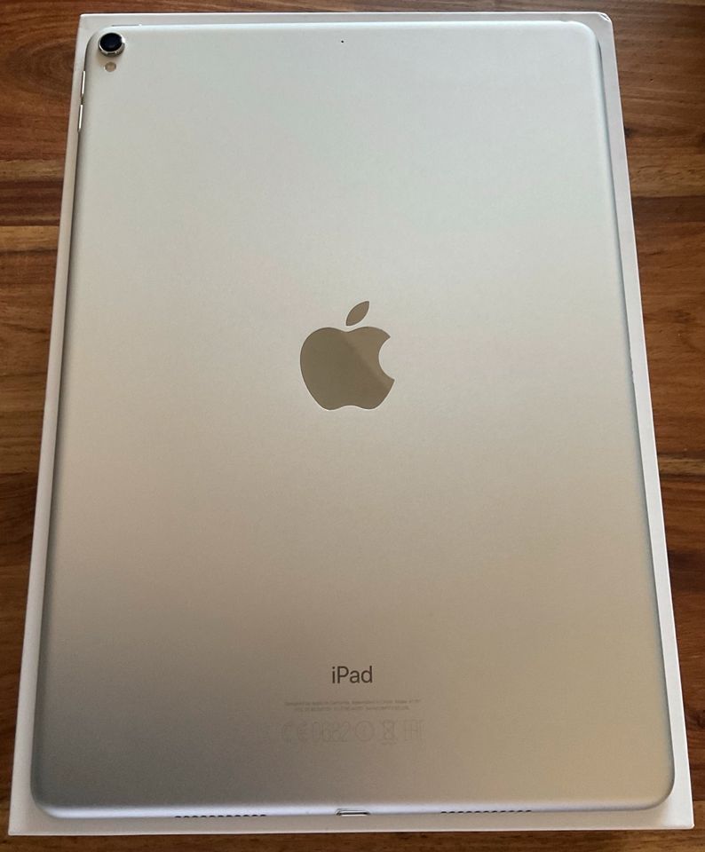 Apple iPad Pro (10.5 inch, Wi-Fi, 64GB) Silber in Hamburg