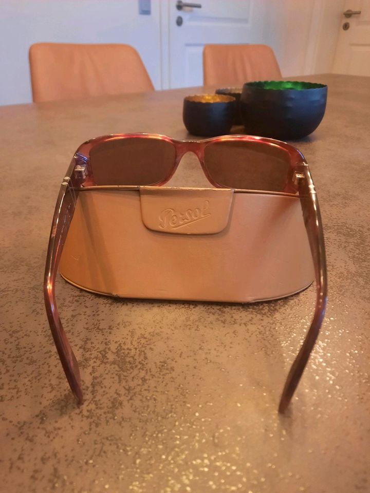 Sonnenbrille von PERSOL für Damen. in Burgwedel