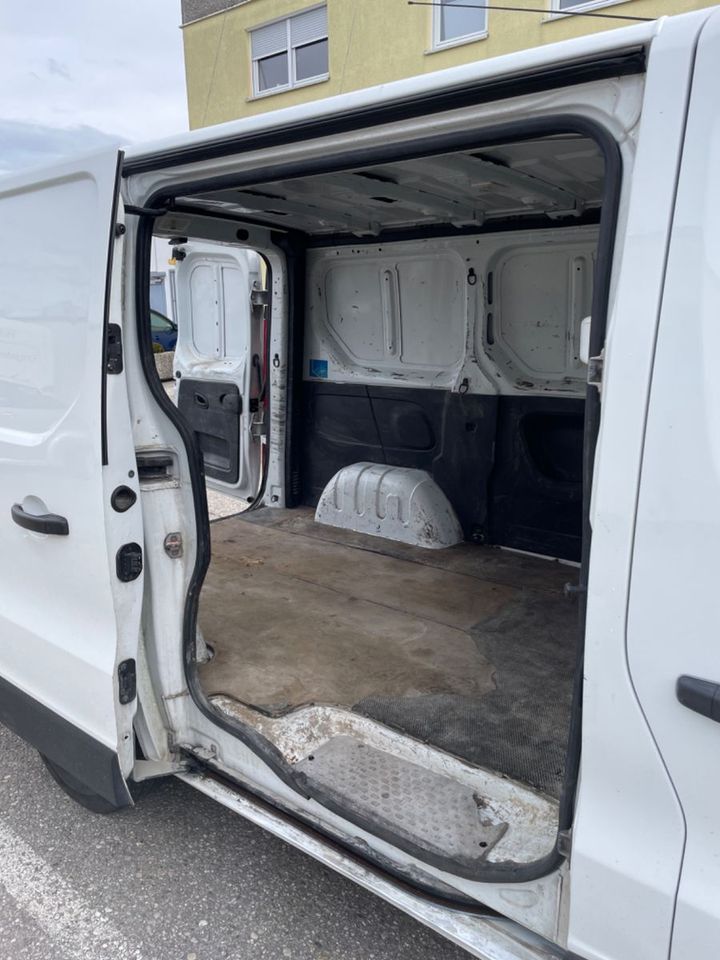 Opel Vivaro B Kasten/Kombi Kasten L1H1  2,7t TÜV NEU in Fürstenfeldbruck