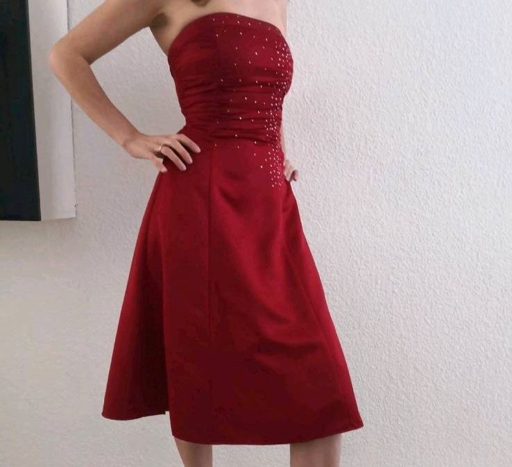 Rotes Abendkleid 32 Kleid Satin Abiball Konfirmation Jugendweihe in Berlin