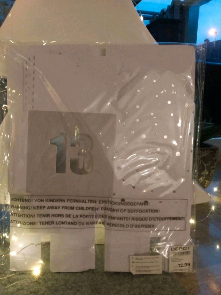 NEU 24x Teeblt. gefüllter Adventskalender kleine Papp Häuser in Bad Driburg