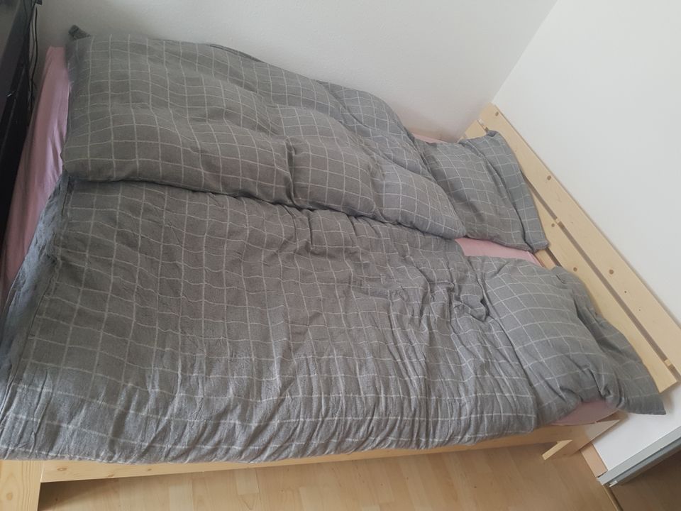 Bett Holz Kiefer 1,60m Doppelbett in Frankfurt (Oder)