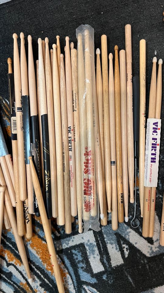 Verschiedene ungenutzte Drumsticks | Vic Firth Pro Mark Vater in Asperg