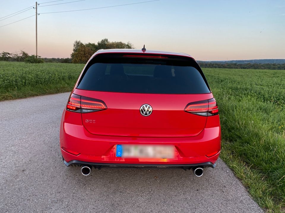VW Golf VII GTI Performance, DCC ACC Standheizung in Neuenbürg