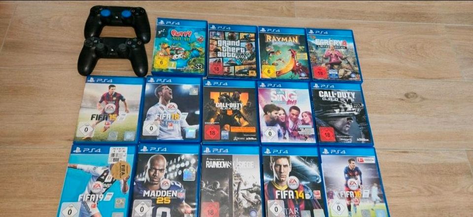 Playstation 4 500GB inkl 2 Controller und 14 Spielen in Rangsdorf