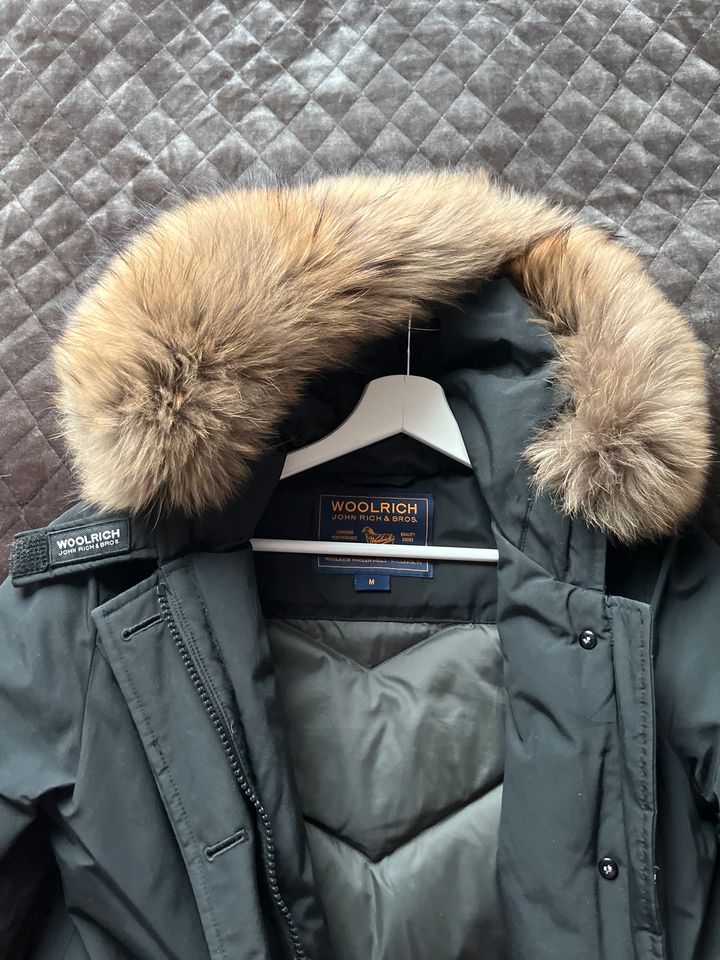 Woolrich Daunenjacke mit echt Fell in Herrenberg