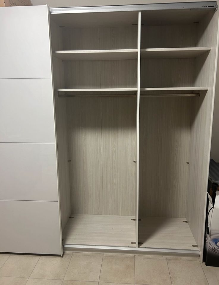 Kleiderschrank in Pliening