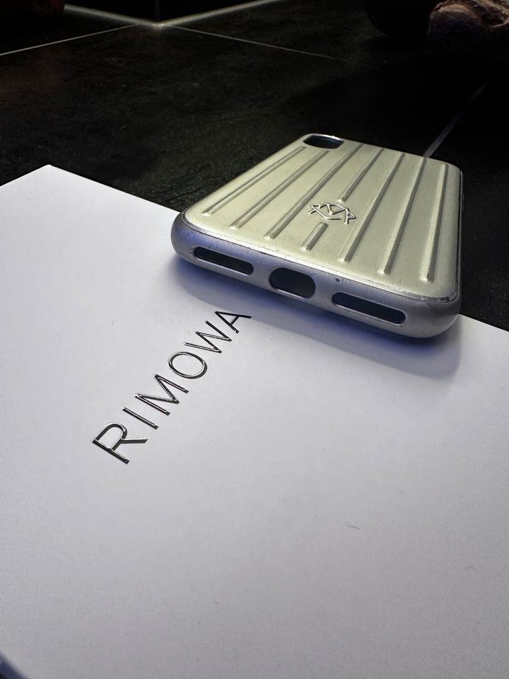 Rimowa iPhone XS Hülle aus Aluminium in Berlin