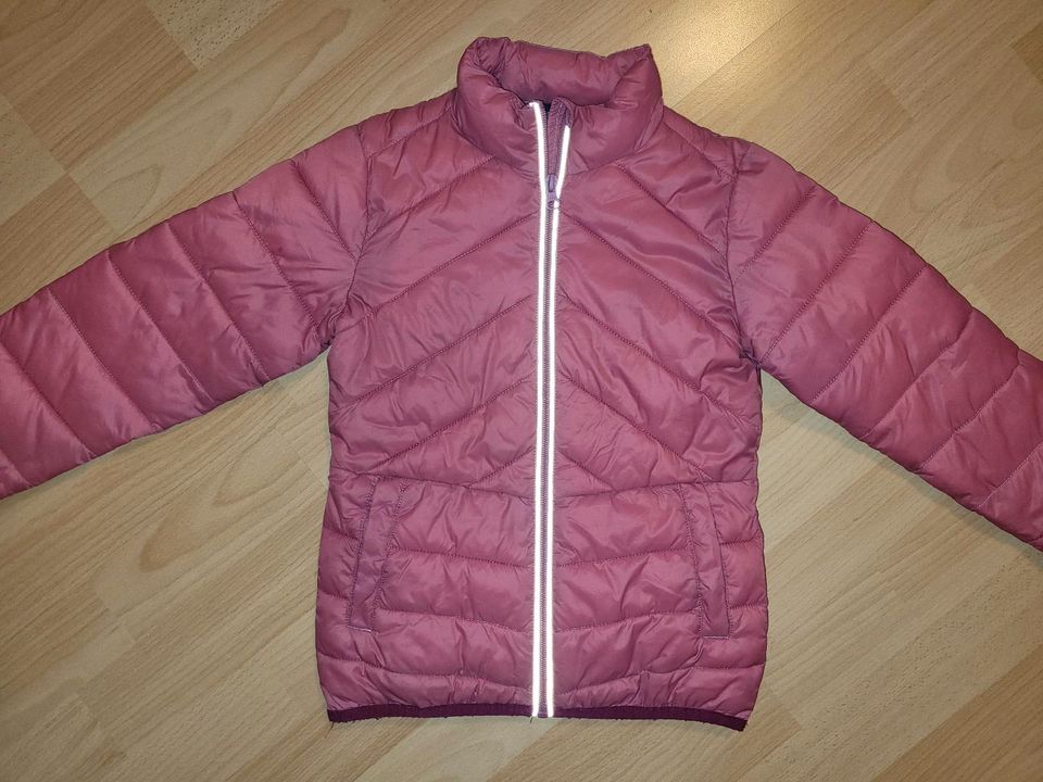 Leichtsteppjacke 128 Übergangsjacke Steppjacke Jacke beere in Niddatal