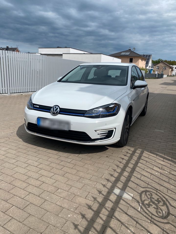 VW Elektro e-Golf 300 - 136PS - 35 kWh Akku - ACC - CCS- Garantie in Ludwigsfelde