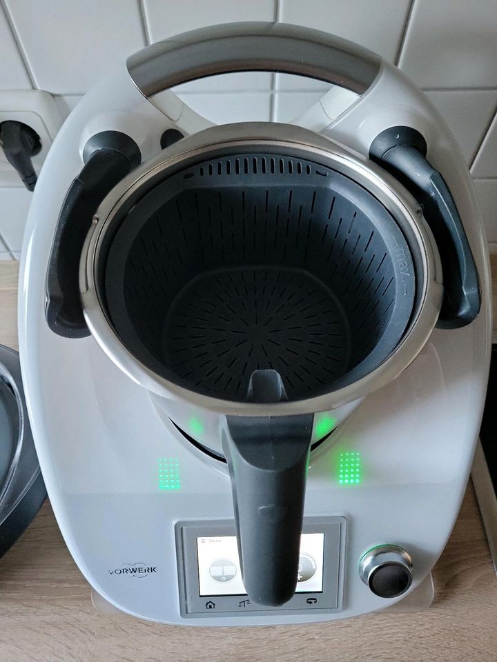 Vorwerk Thermomix TM5 mit Zubehör in Hamburg