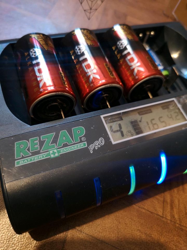 Rezap Batterie Ladegerät Alkaline Akku Alcali LiIon Nimh in Nürnberg (Mittelfr)