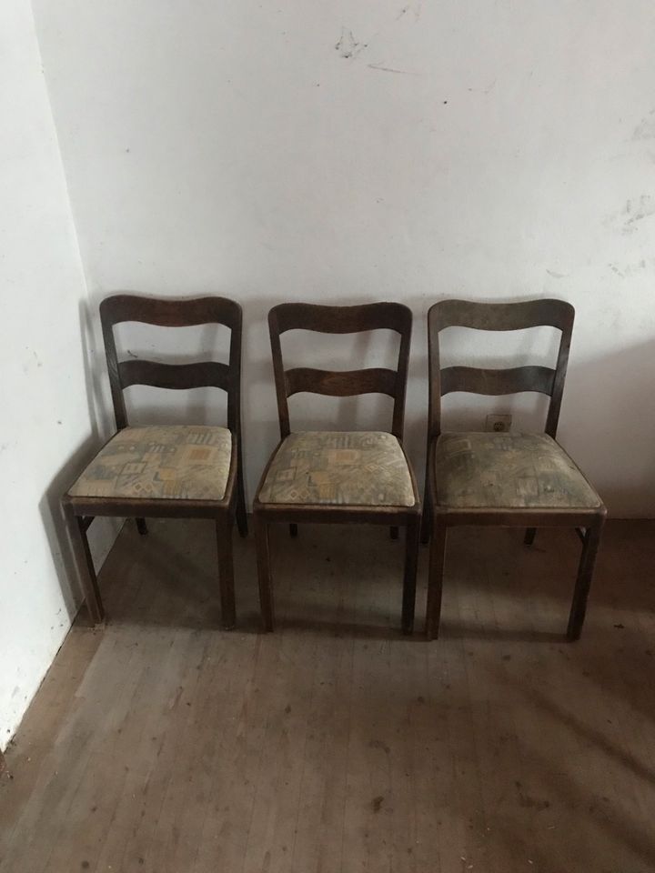 Alte Stühle Stuhl in Ihrlerstein