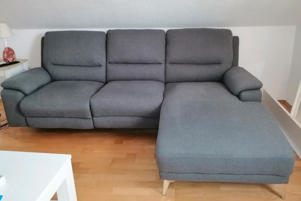 Sofa mit Recamiere und elektrischer Funktion in Detmold