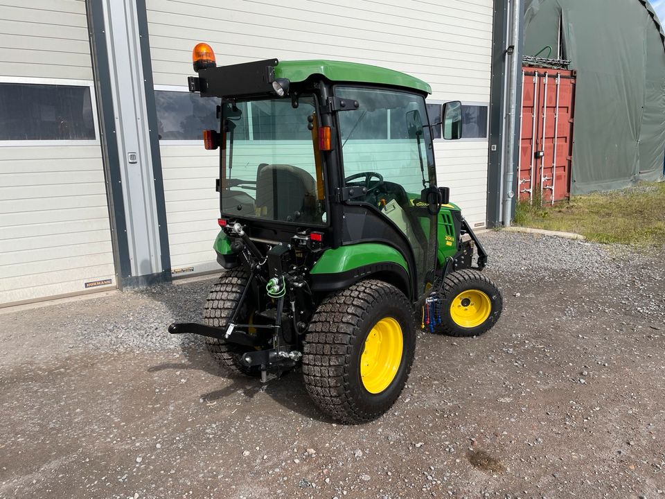 John Deere 2026R Kommunaltraktor - Winterdiensttraktor in Barsinghausen