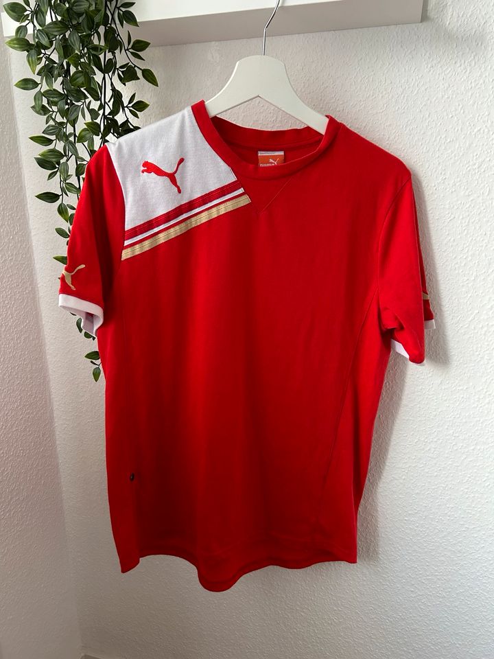 Rotes Puma tshirt in Celle