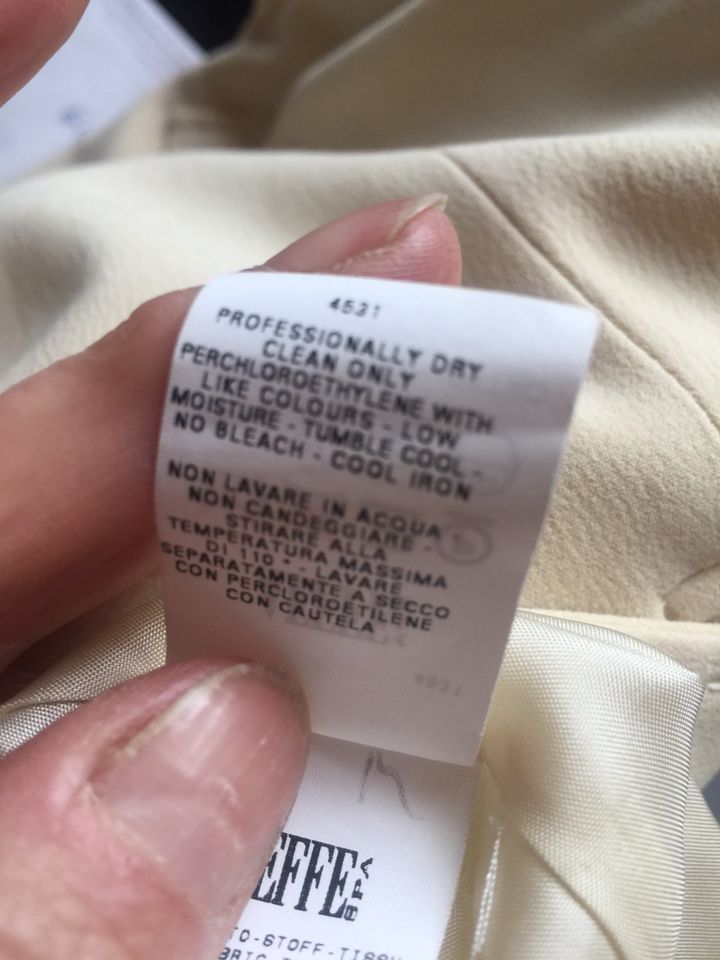 Jacke Hose Hosenanzug Moschino Größe 36 cremefarben in Mainz