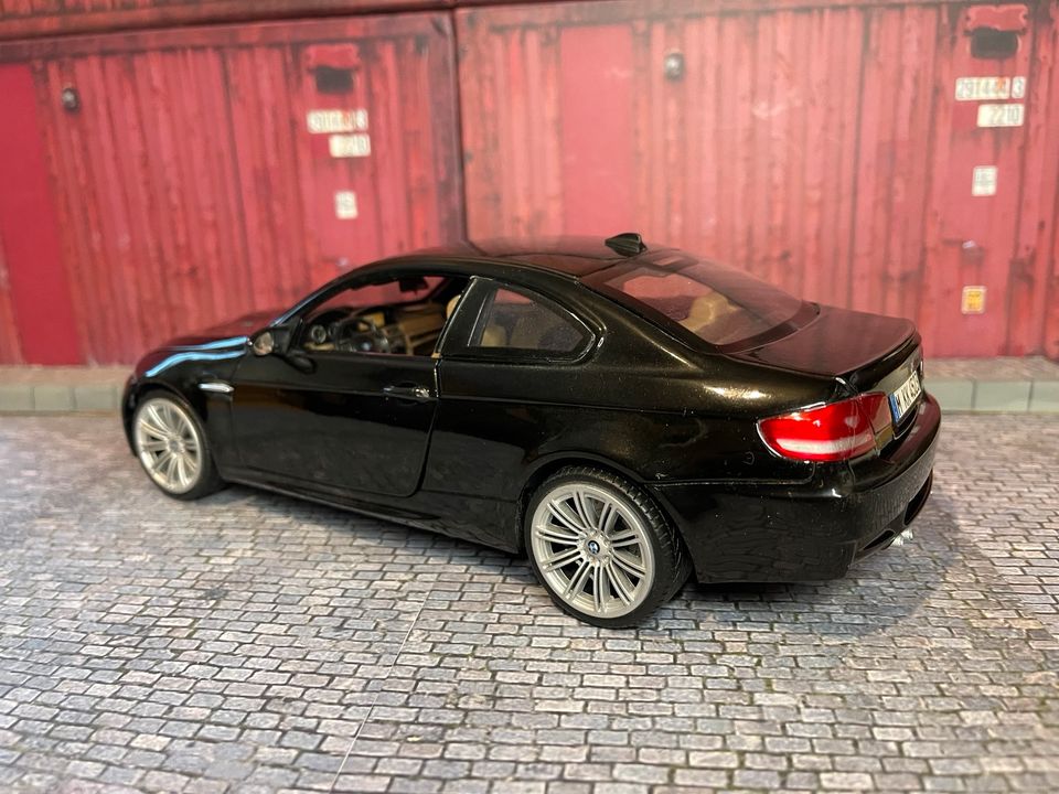 BMW E92 M3 schwarz 1:18 in Zeitz