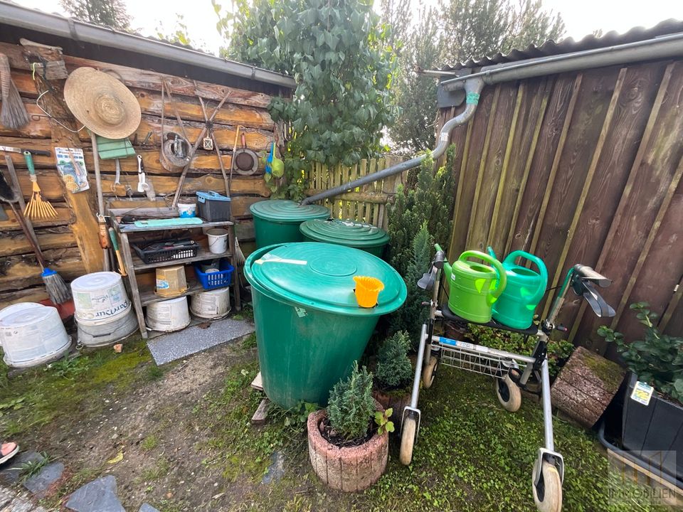 Urlaubsfeeling im eigenen Garten – tolles stadtnahes Grundstück mit Ferienhaus und Nebengebäuden | Terrasse , Carport und Teich | Fernblick! in Rudolstadt