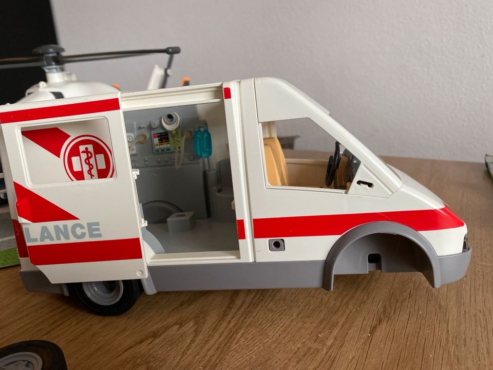Hubschrauber und Krankenwagen Playmobil in Obing