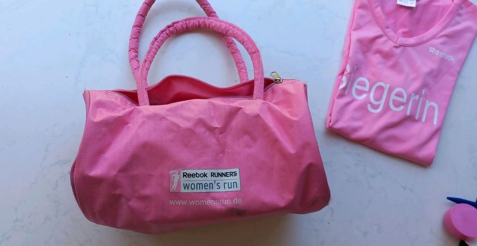 Sportshirt REEBOK / Women's Run, Gr. M/38, rosa in Haßloch