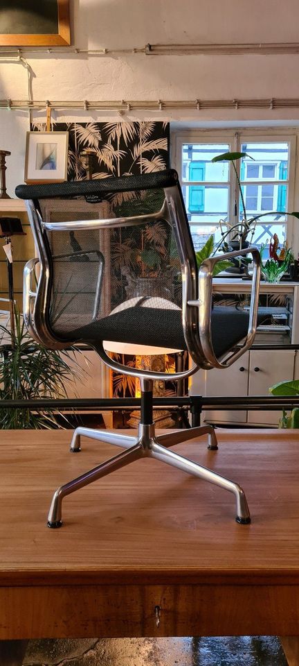 Aluminium Eames Chair EA 108 von Vitra Drehstuhl Vintage in Solingen