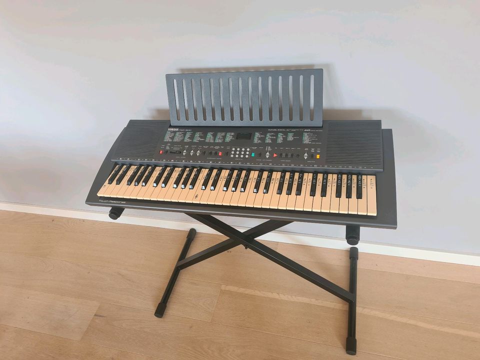 Yamaha Keyboard PSR 300 inkl. Ständer in Düsseldorf