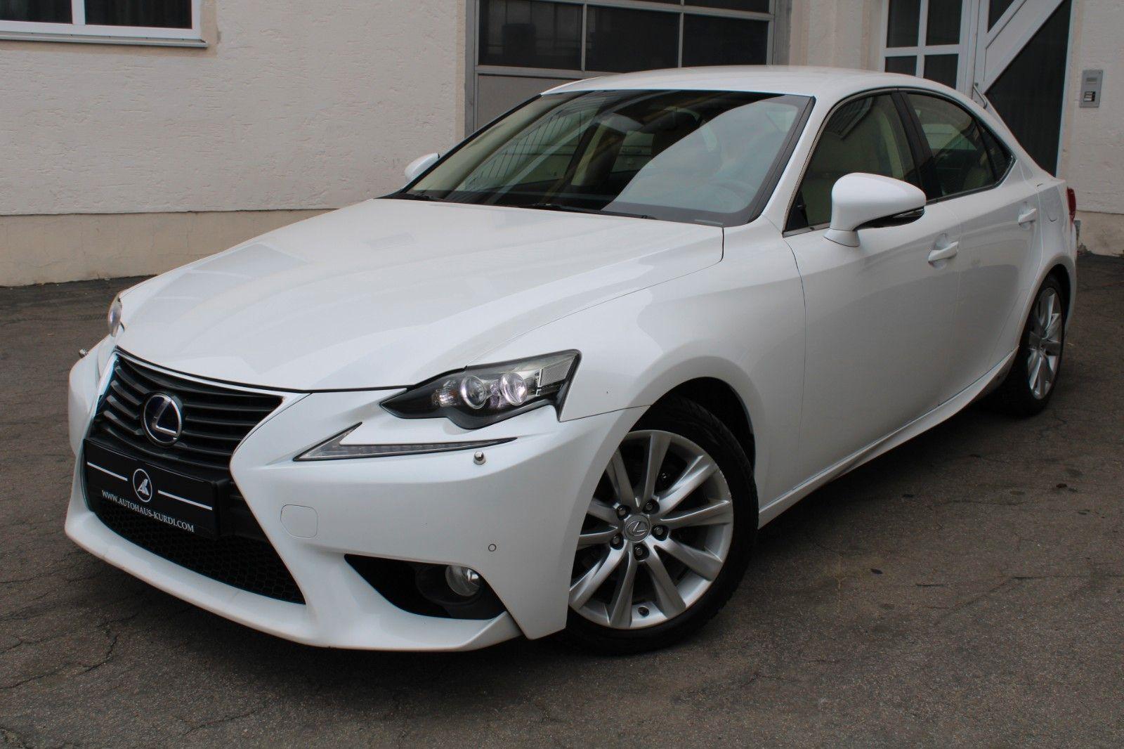 Abbildung des Autos Lexus IS 300h Luxury Lin…