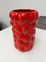 Erdbeervase Neu sommerliche Blumenvase Porzellanvase Bayern - Augsburg Vorschau